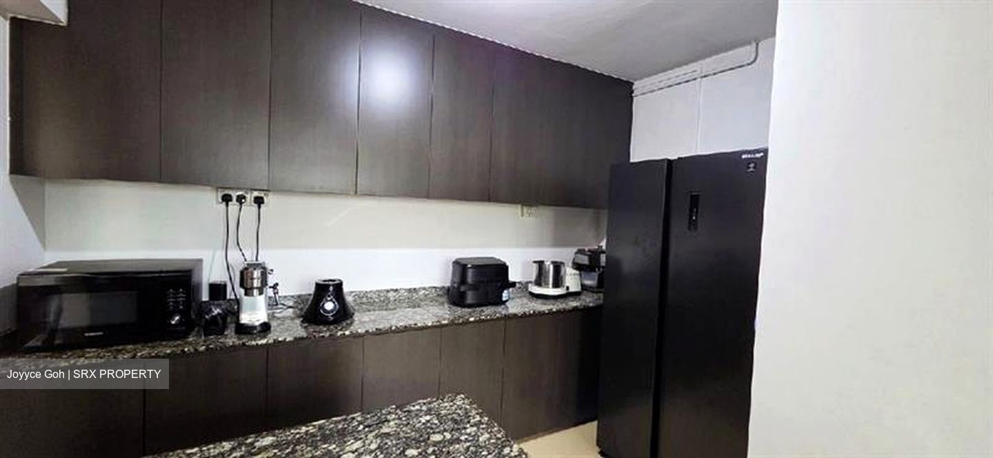 Blk 221 Kovan Green (Hougang), HDB Executive #536351001
